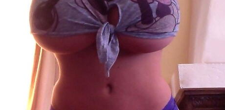 Voluptuous brittish brunette Leanne Crow in erotic scene 